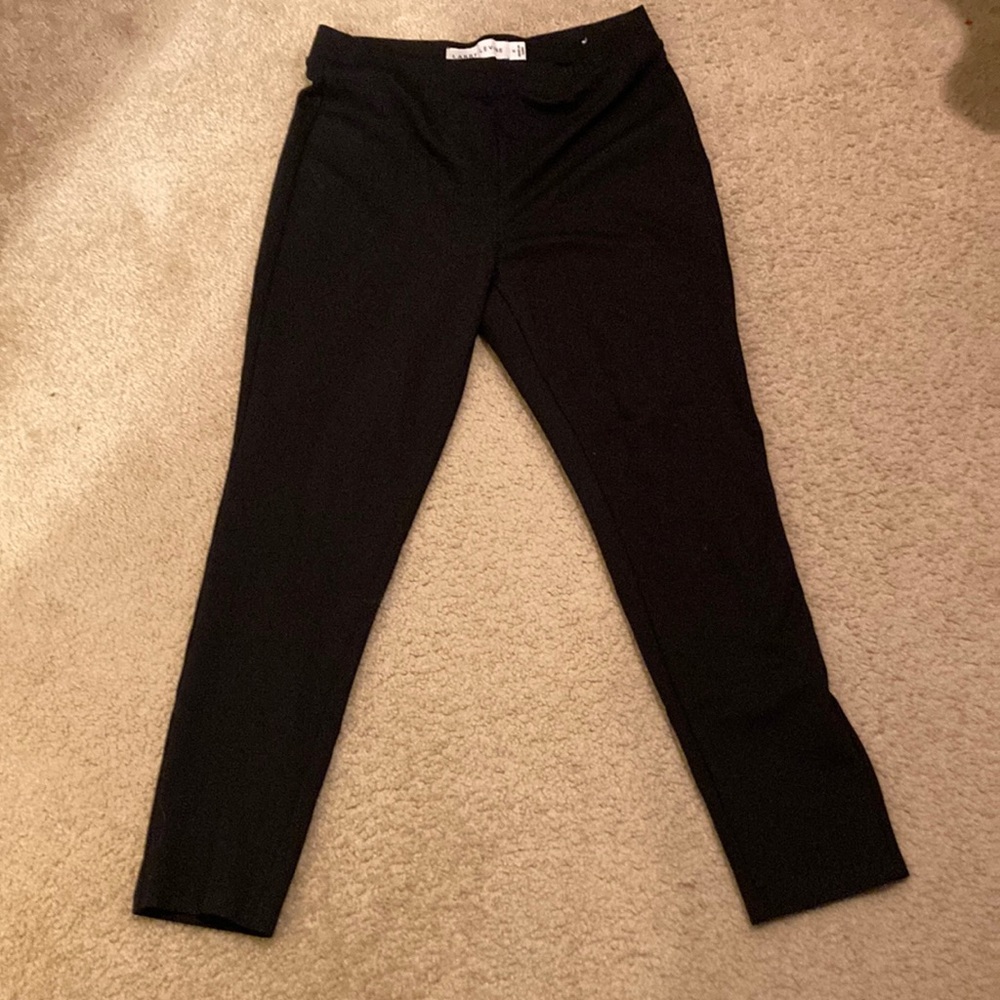 Womens black dressy trousers with stretch. -M